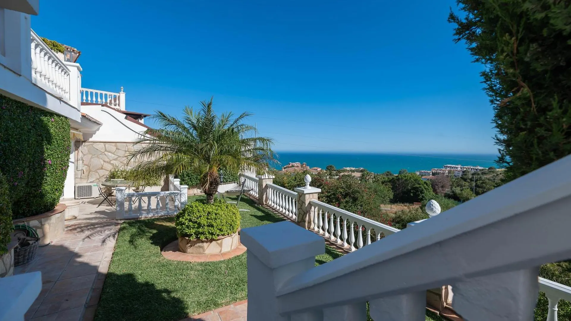Villa With Sea Views & Heated Pool Benalmadena 0*,