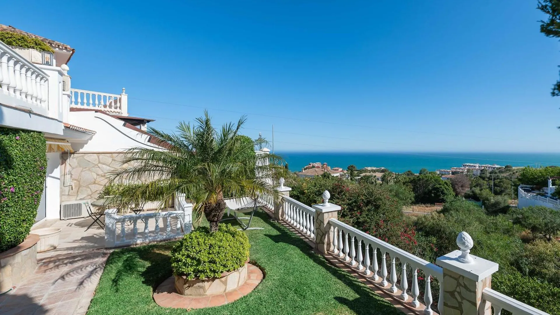 Villa With Sea Views & Heated Pool Benalmadena
