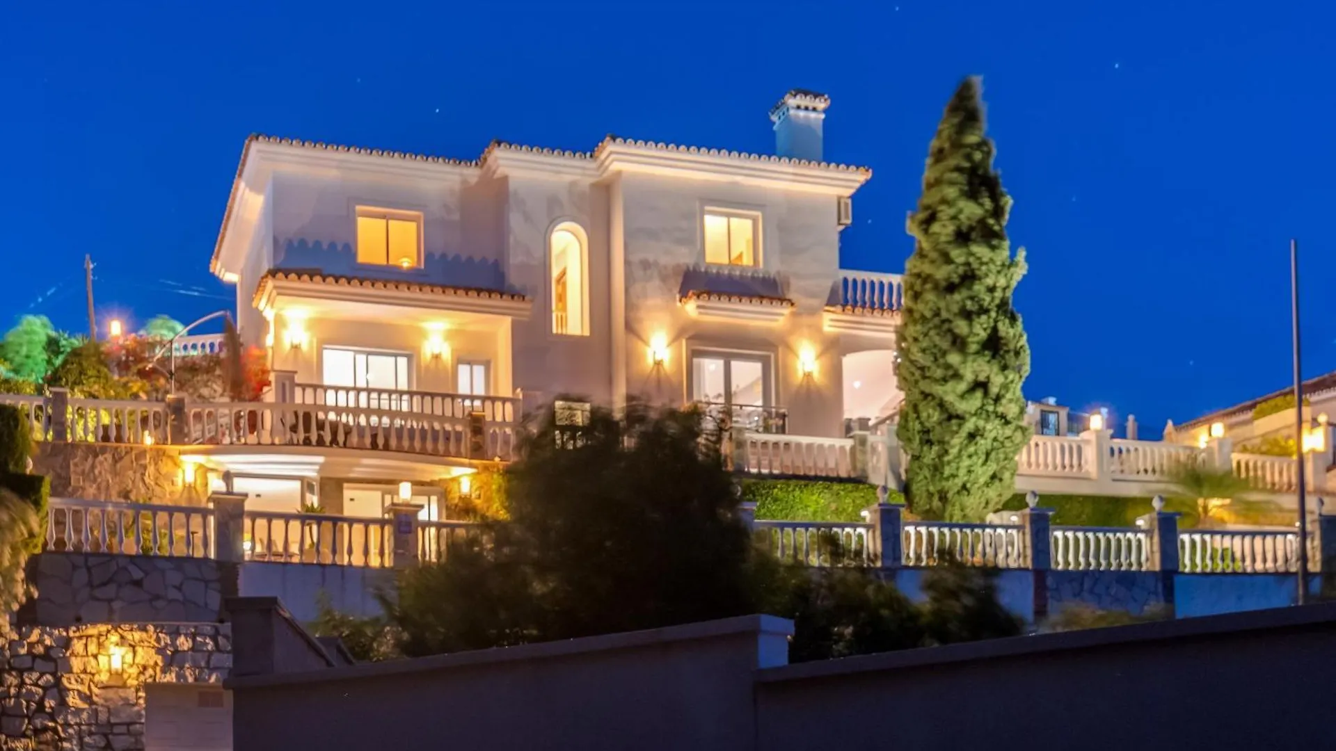 Villa With Sea Views & Heated Pool Benalmadena