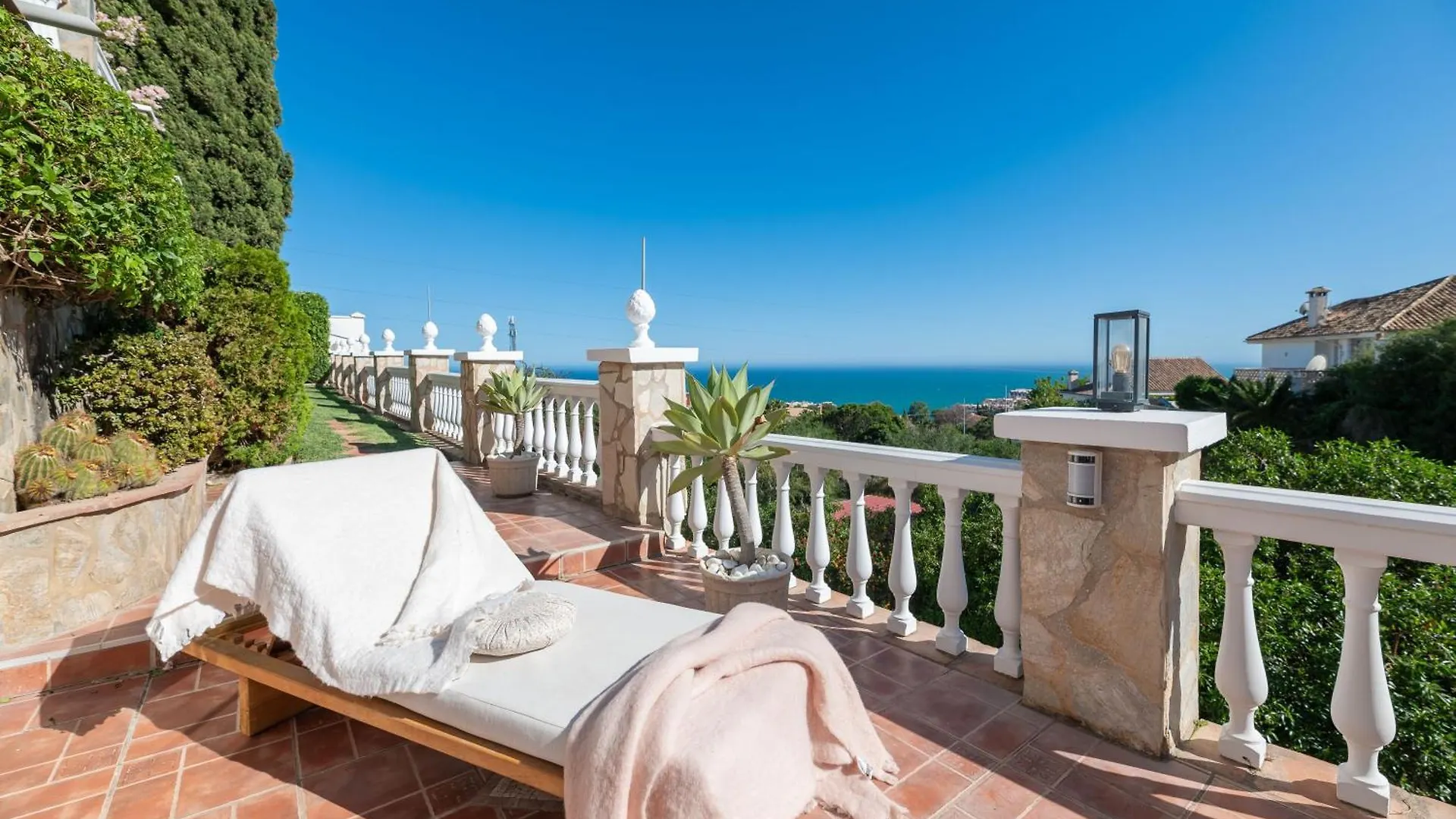 Villa With Sea Views & Heated Pool Benalmadena