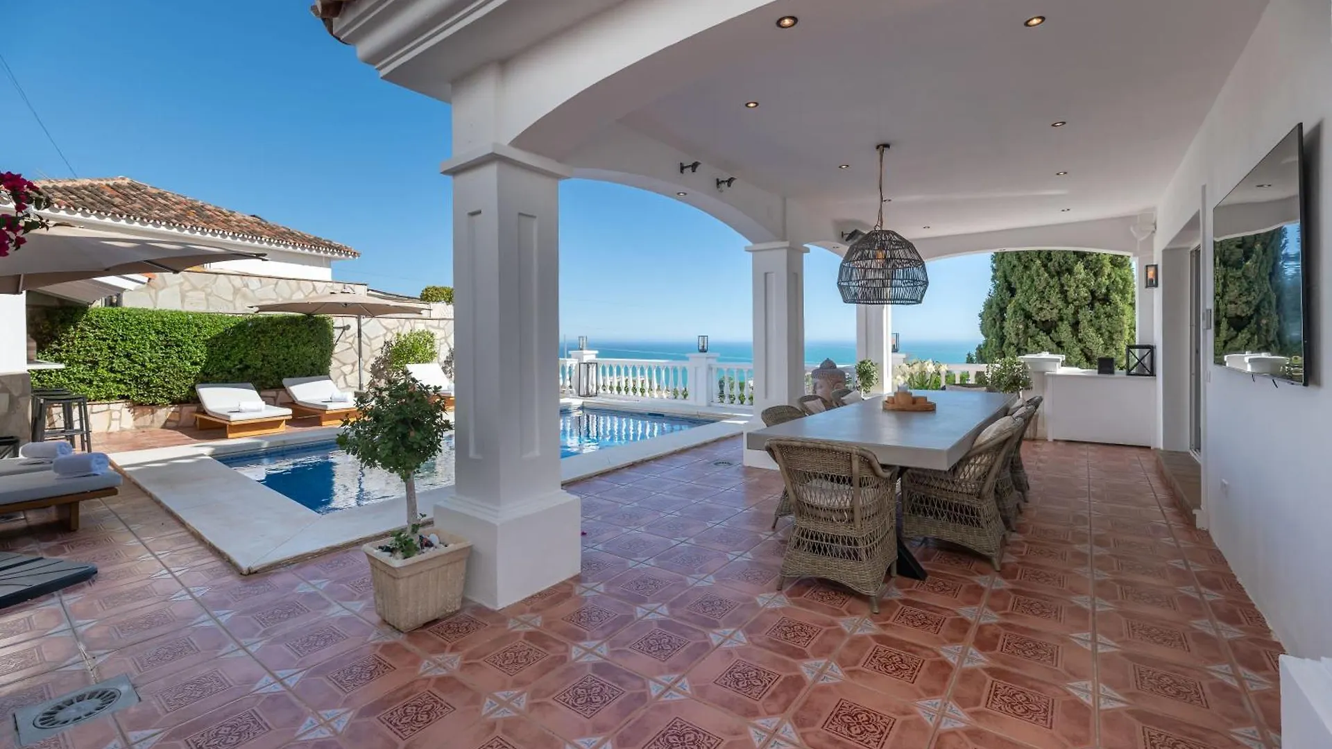 Villa With Sea Views & Heated Pool Benalmadena
