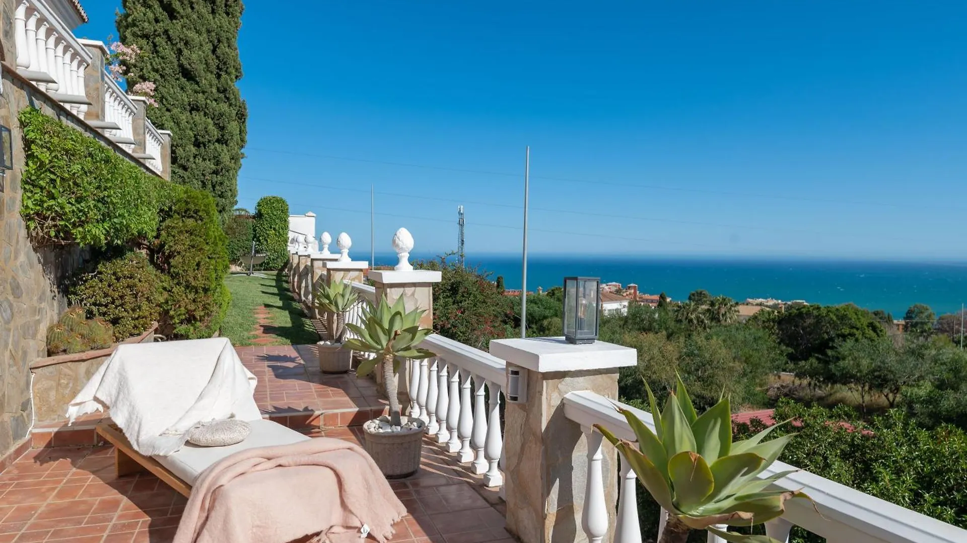Villa With Sea Views & Heated Pool Benalmadena 0*,